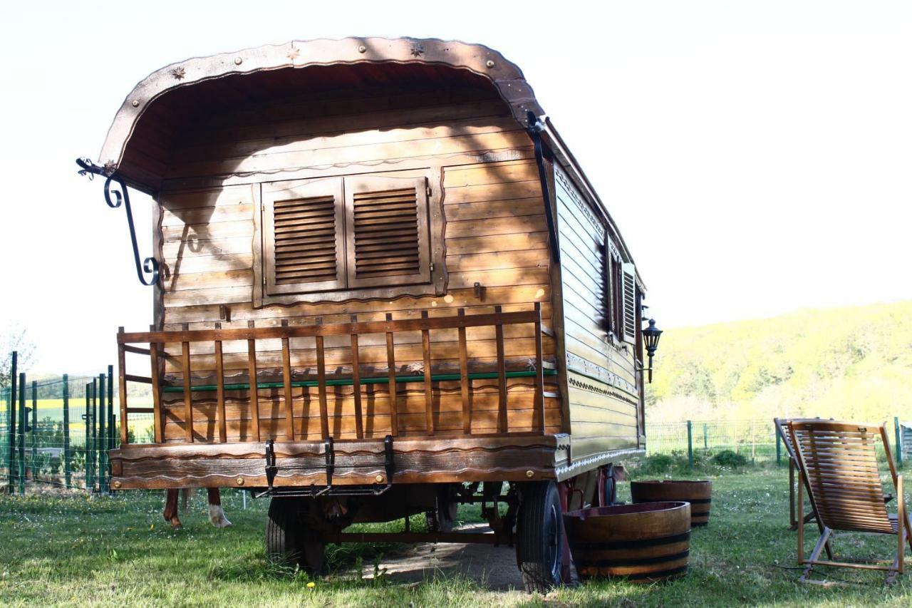 Semezanges Roulotte Montfee Bed & Breakfast エクステリア 写真